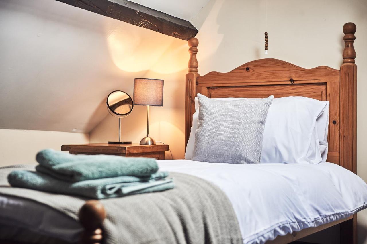 Penuwch Boathouse- Lakeside Rural Cottage Ideal For Families With Indoor Heated Pool Carmarthen Luaran gambar