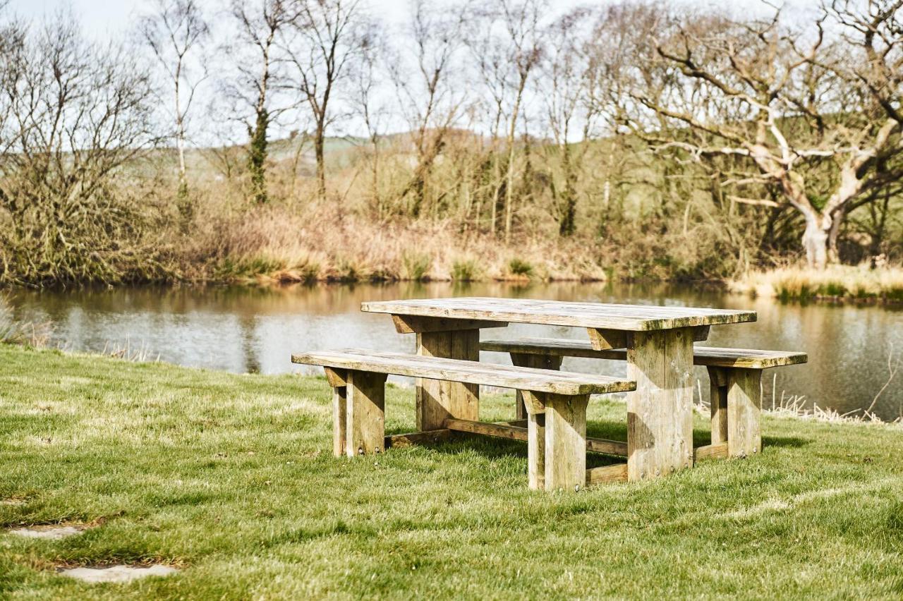 Penuwch Boathouse- Lakeside Rural Cottage Ideal For Families With Indoor Heated Pool Carmarthen Luaran gambar